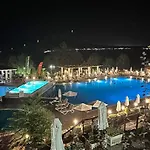 Cozy In Santa Marina 公寓